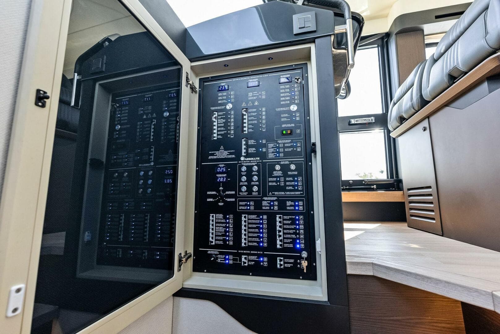 2023 Absolute 52 Fly