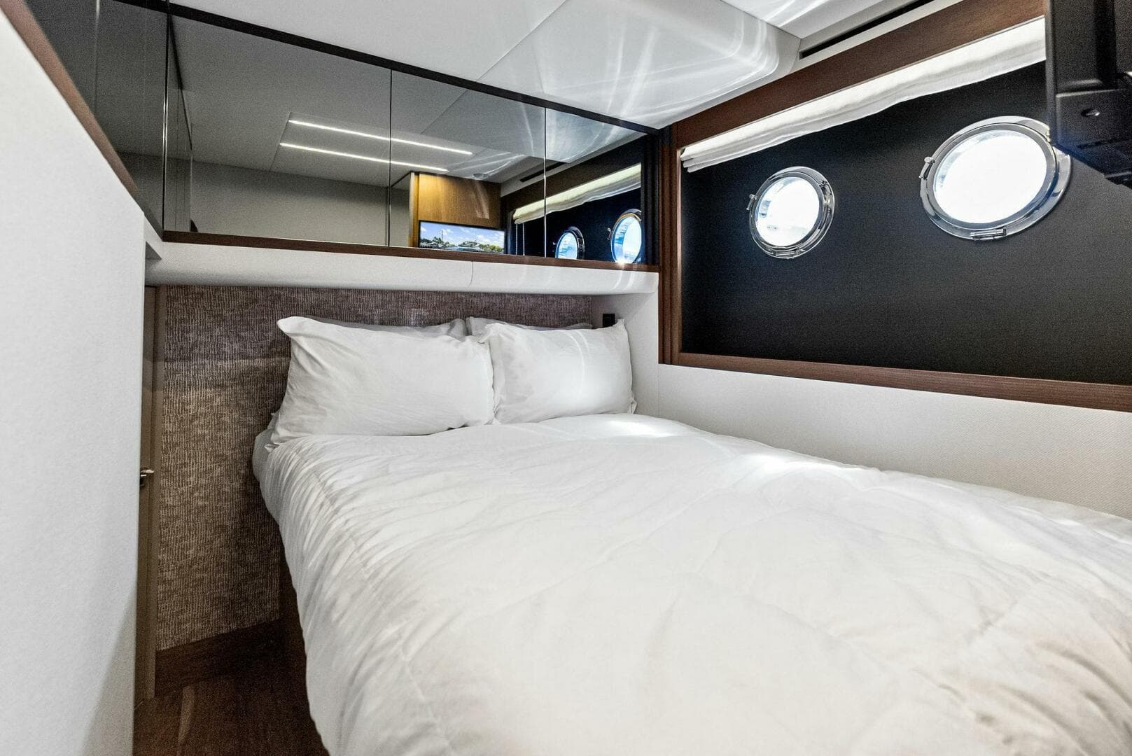 2023 Absolute 52 Fly