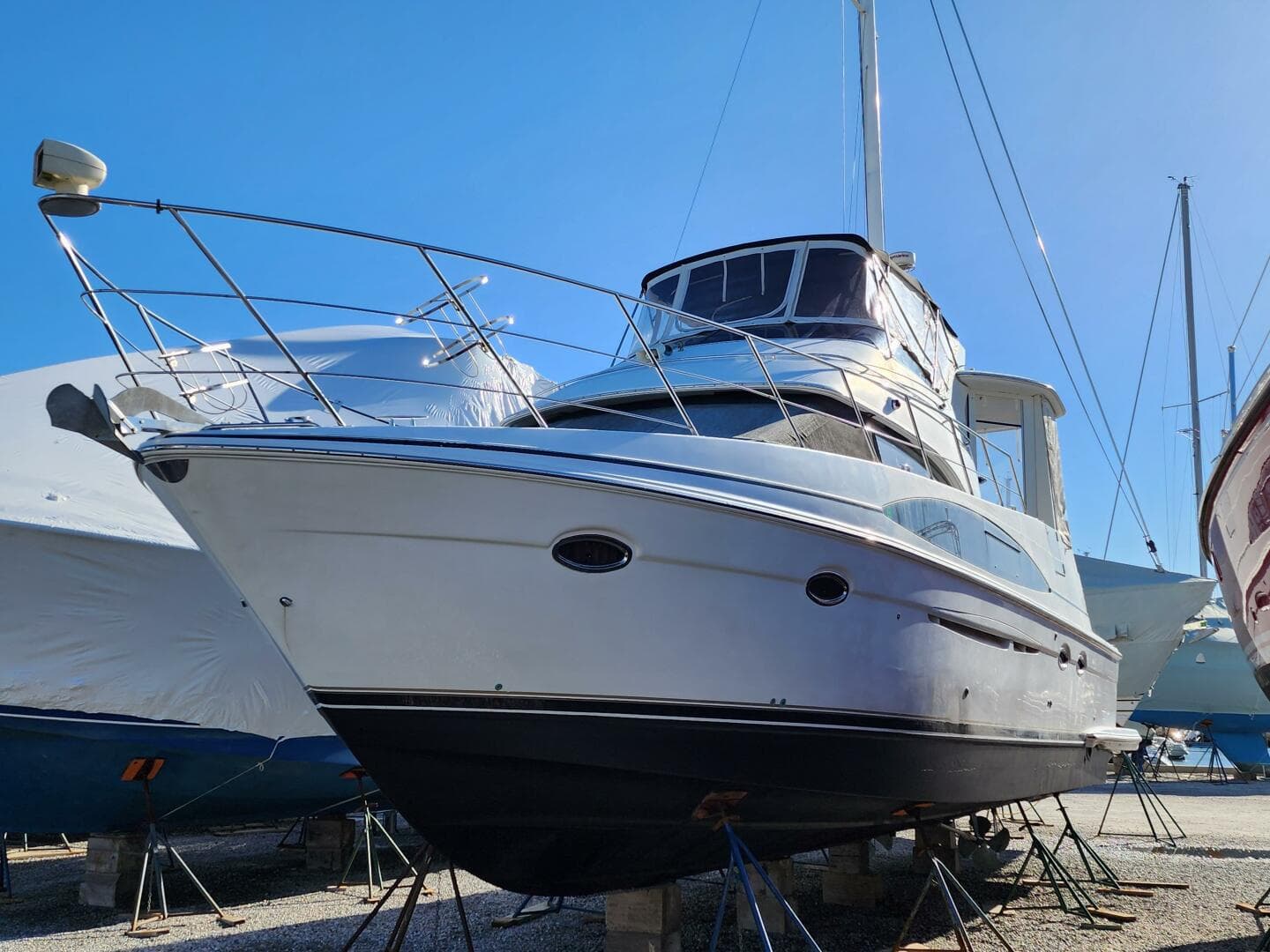 2002 Carver 444 Cockpit Motor Yacht