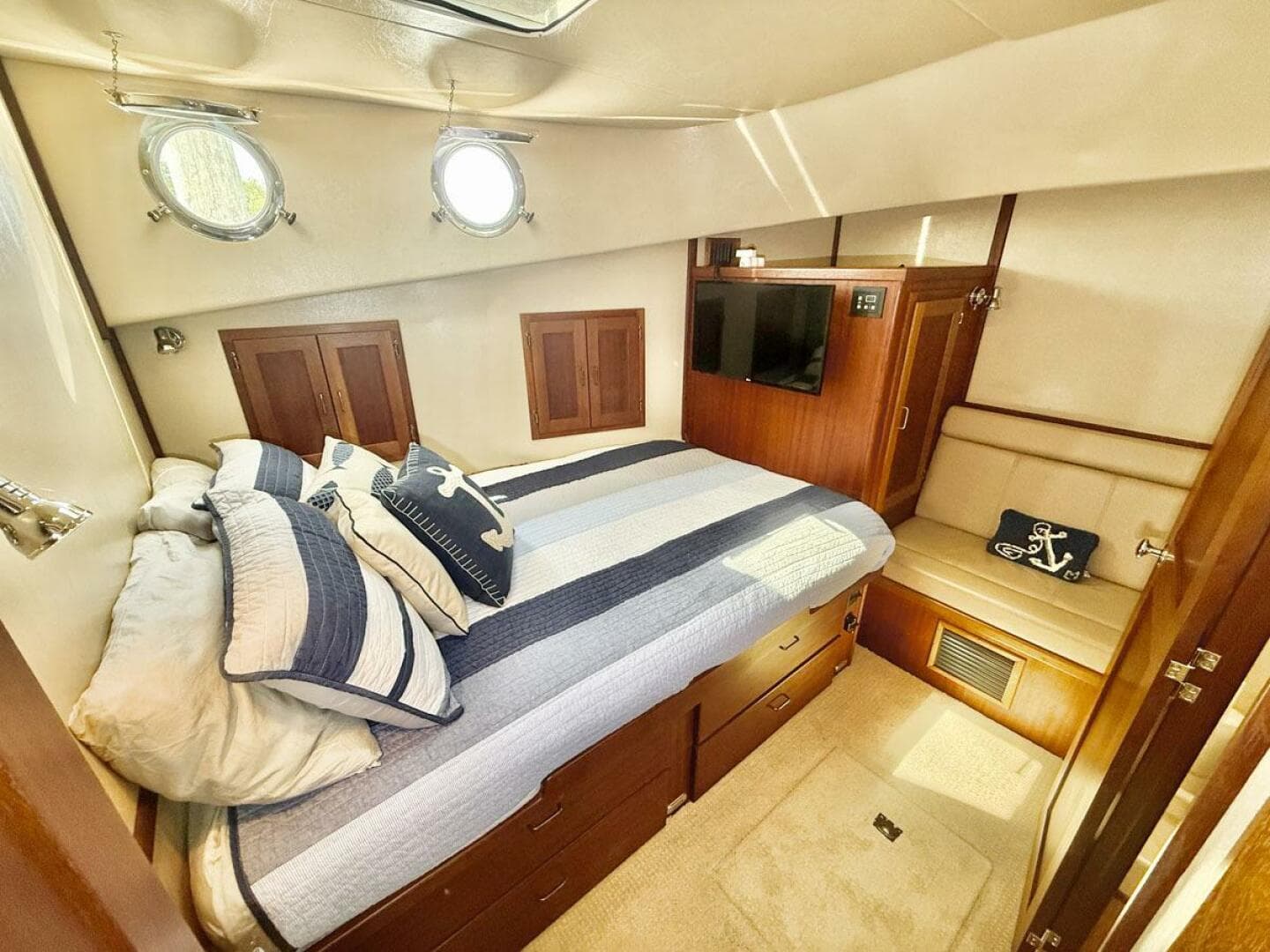 Guest Cabin Looking Forward