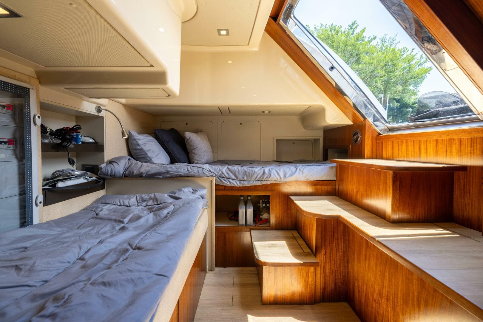 Azimut 64 A/Sea - Interior Crew Stateroom