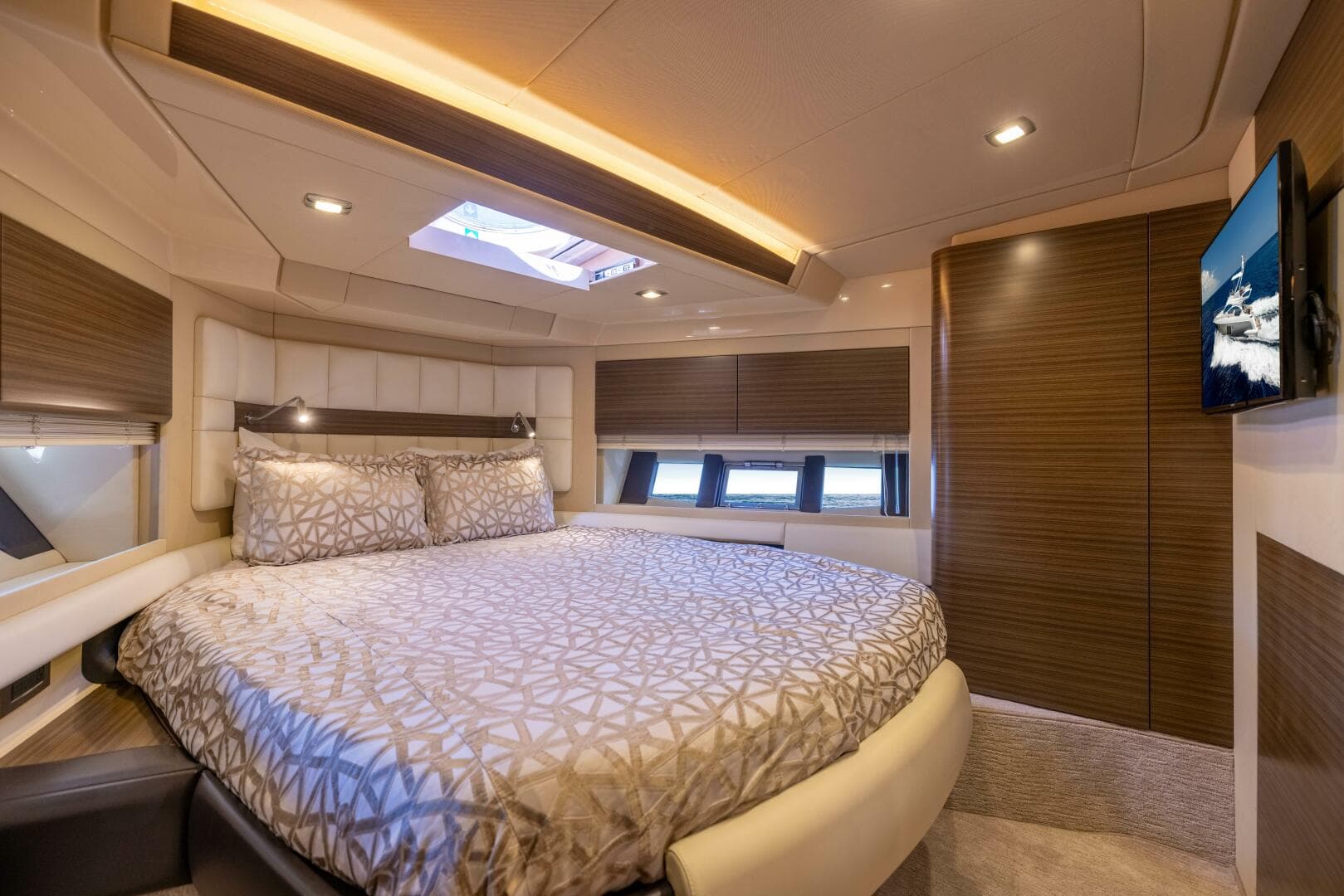 Azimut 64 A/Sea - Interior Guest Stateroom