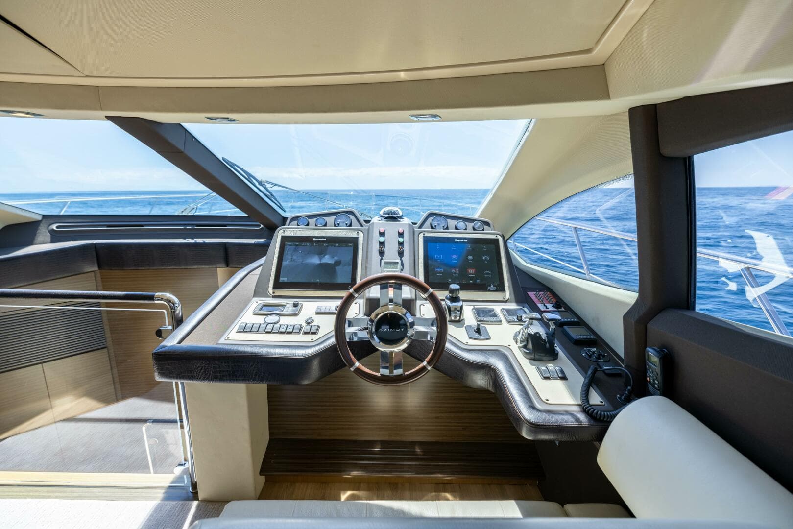 Azimut 64 A/Sea - Interior Helm