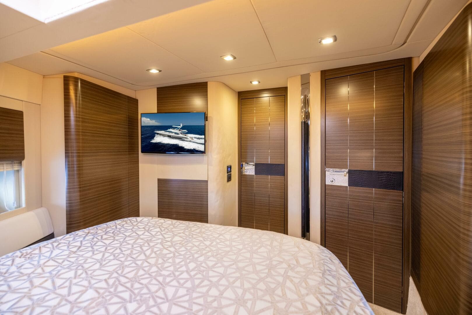 Azimut 64 A/Sea - Interior Guest Stateroom