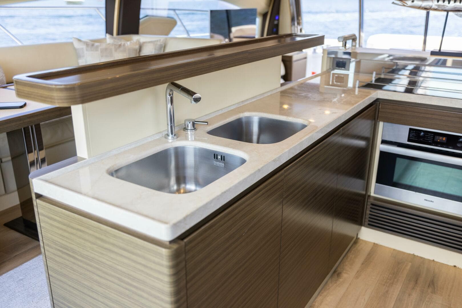 Azimut 64 A/Sea - Interior Galley