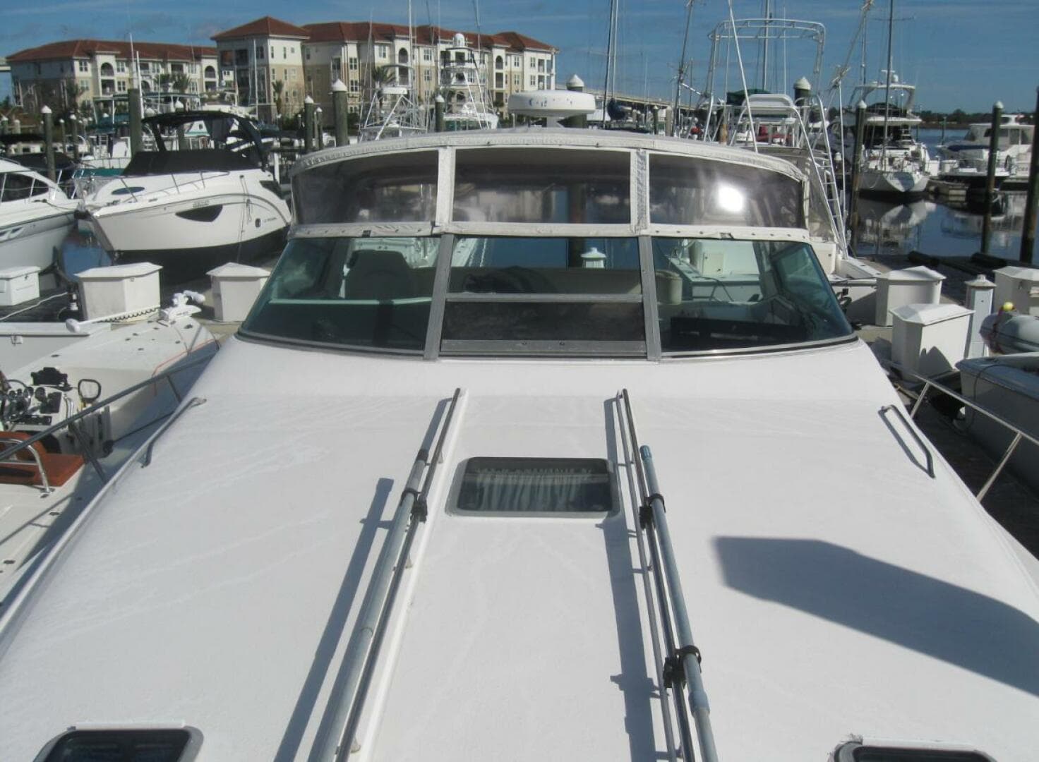 1993 Sea Ray 440 Sundancer yacht docked at marina, surrounded by other boats.