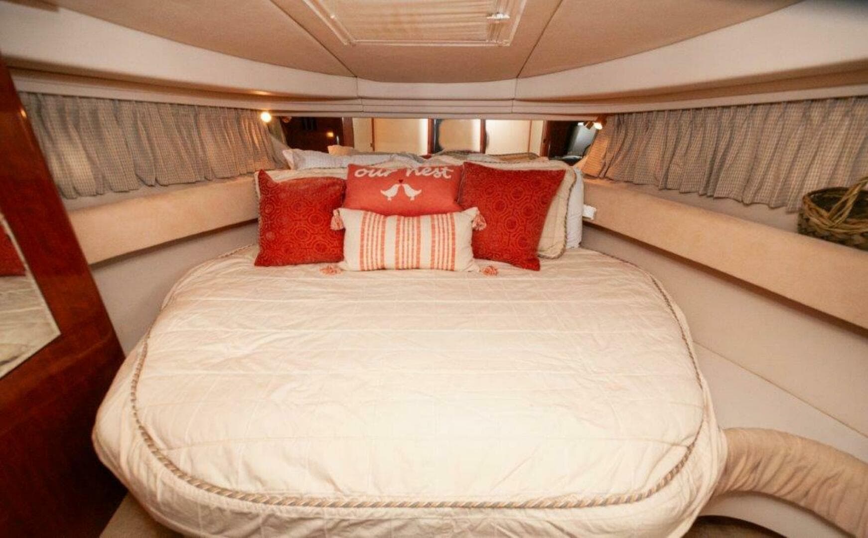 2003 Sea Ray 380 Sundancer- Master Stateroom 