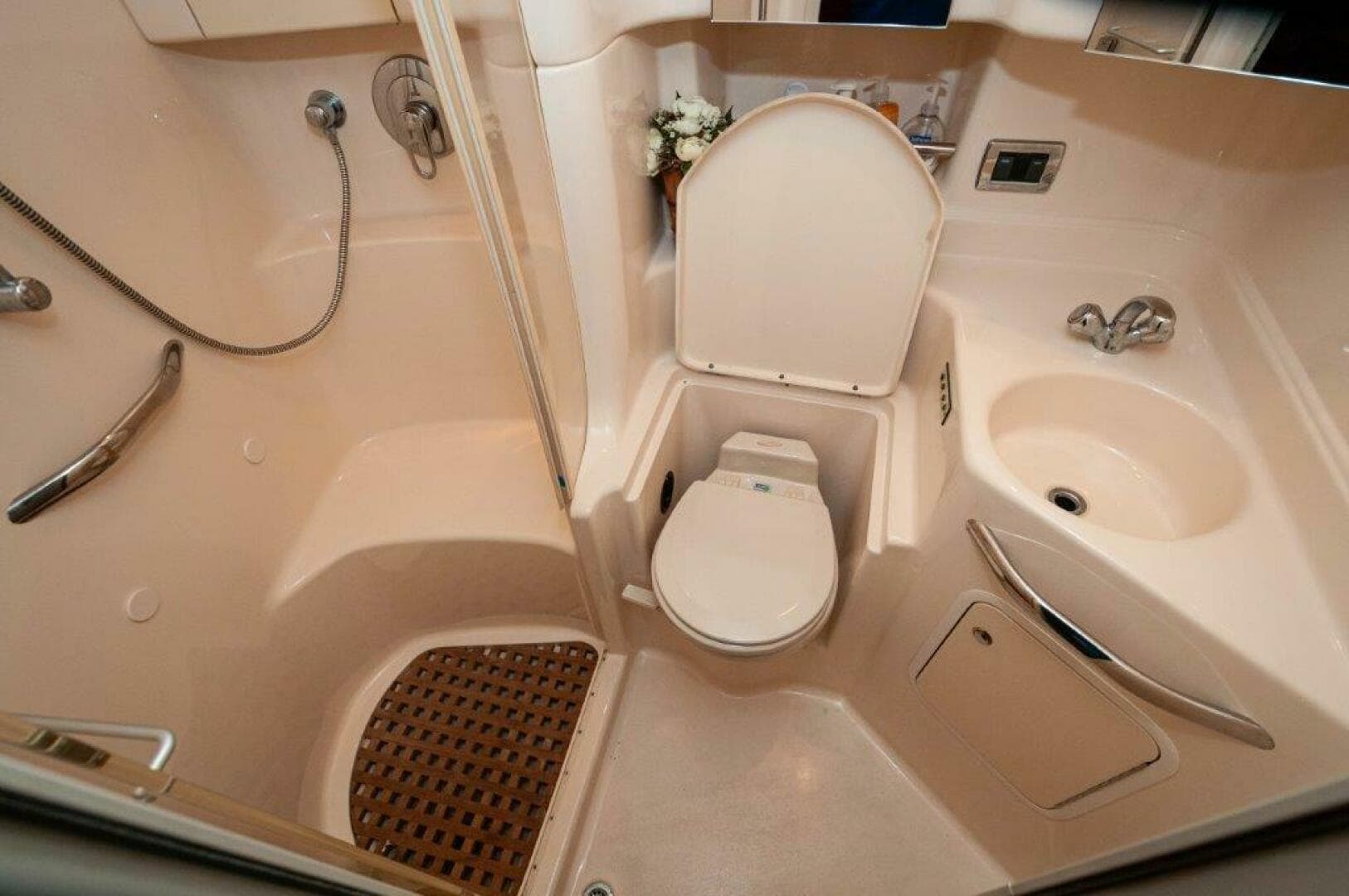 2003 Sea Ray 380 Sundancer- Head 