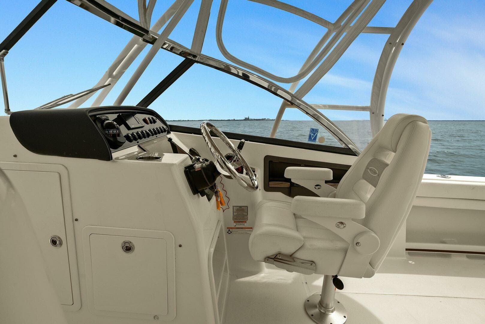 2016 Grady White 28 Freedom "Patsy Ru" - Helm