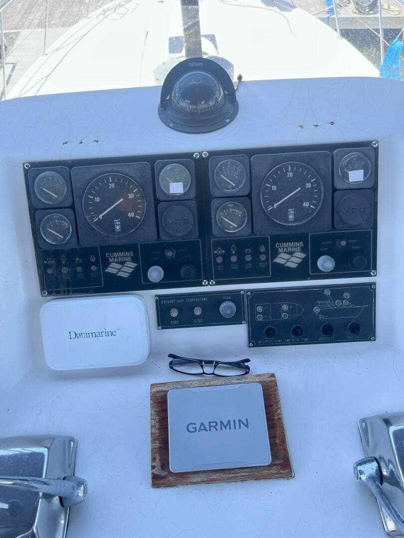 1990 Jefferson 43 Sundeck