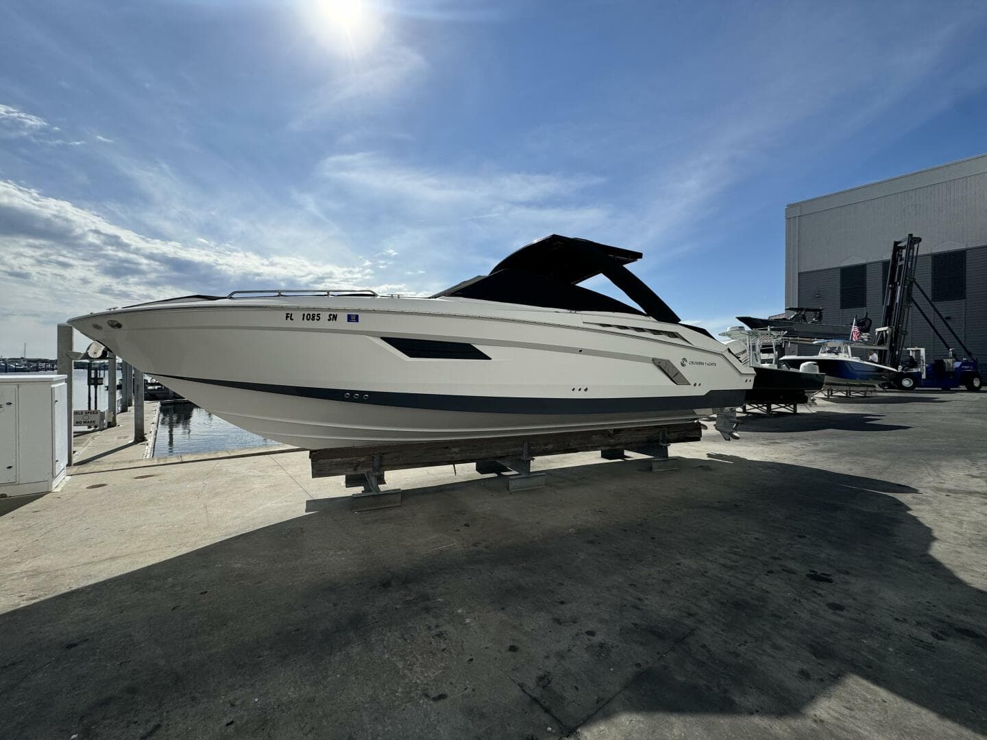 2019 Cruisers Yachts 338