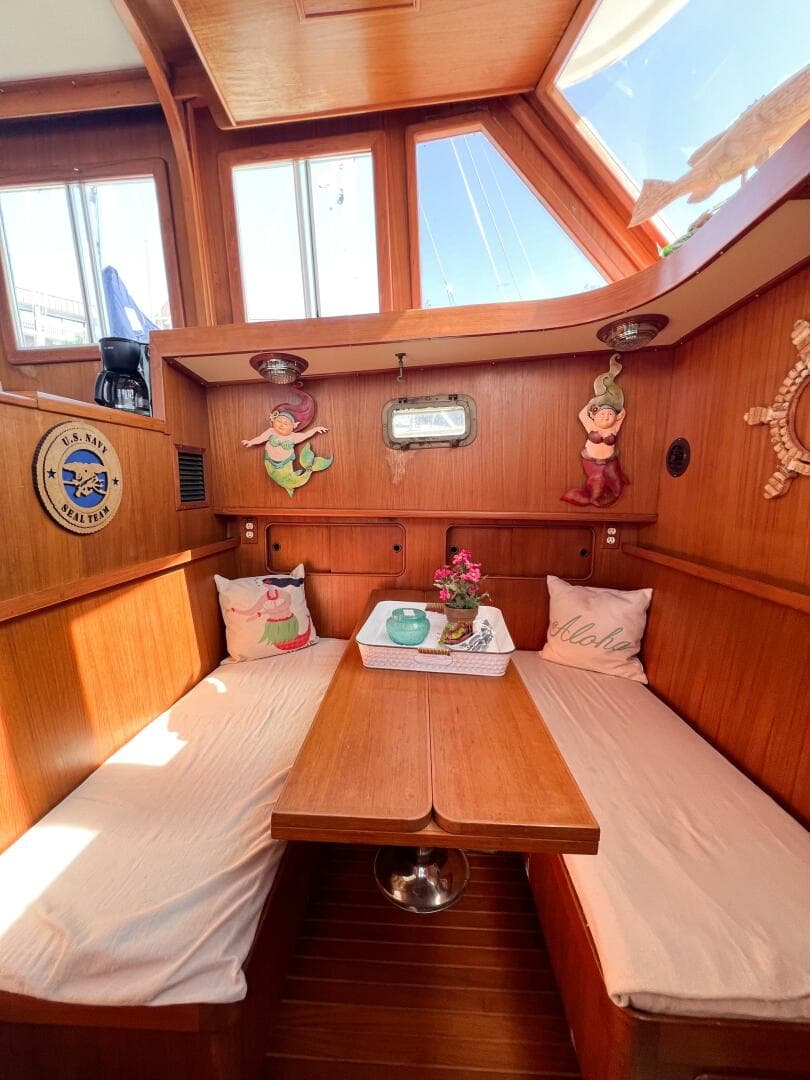 1987 Albin 43 Sundeck