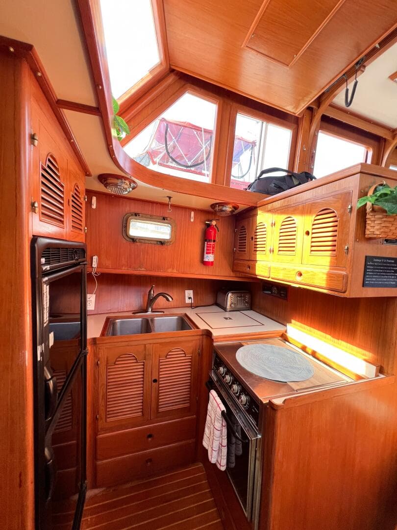 1987 Albin 43 Sundeck