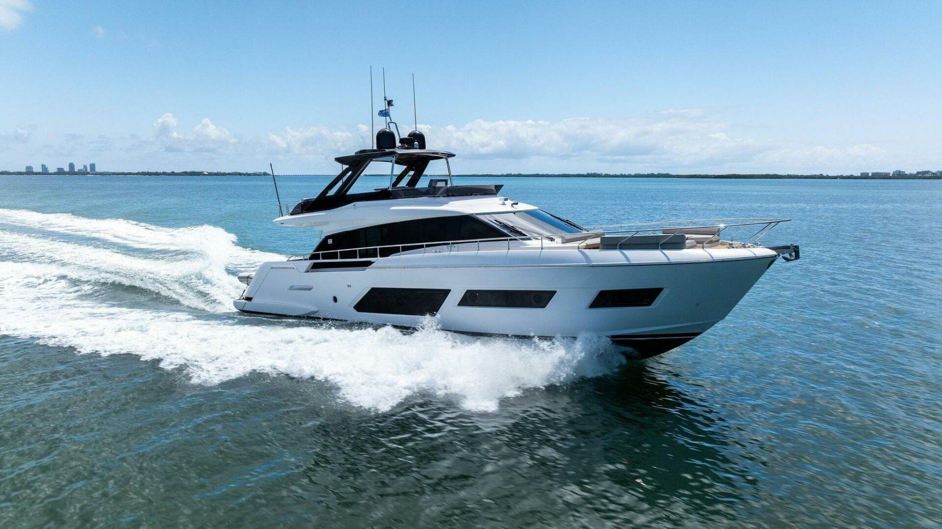 2023 Ferretti Yachts 670