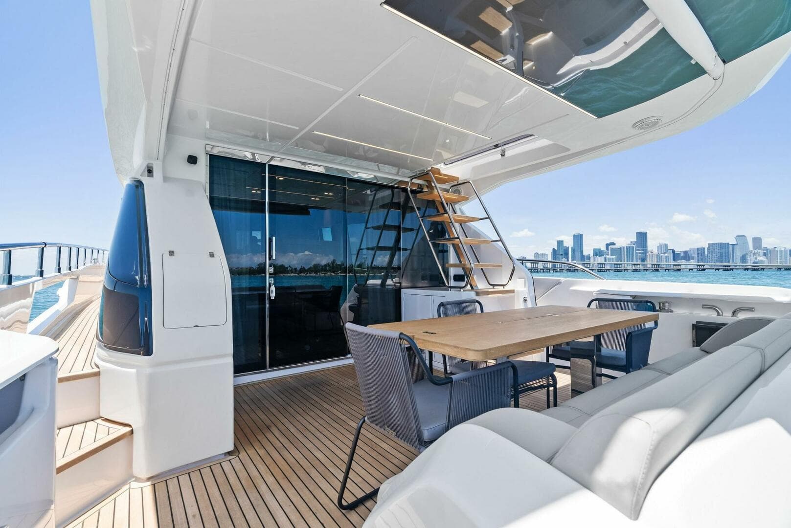 2023 Ferretti Yachts 670