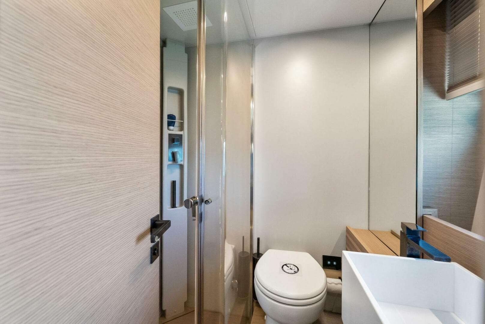 2023 Ferretti Yachts 670