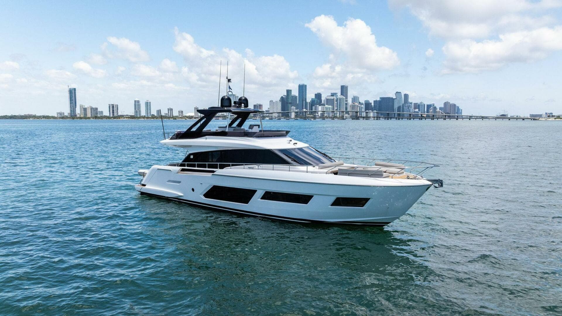 2023 Ferretti Yachts 670