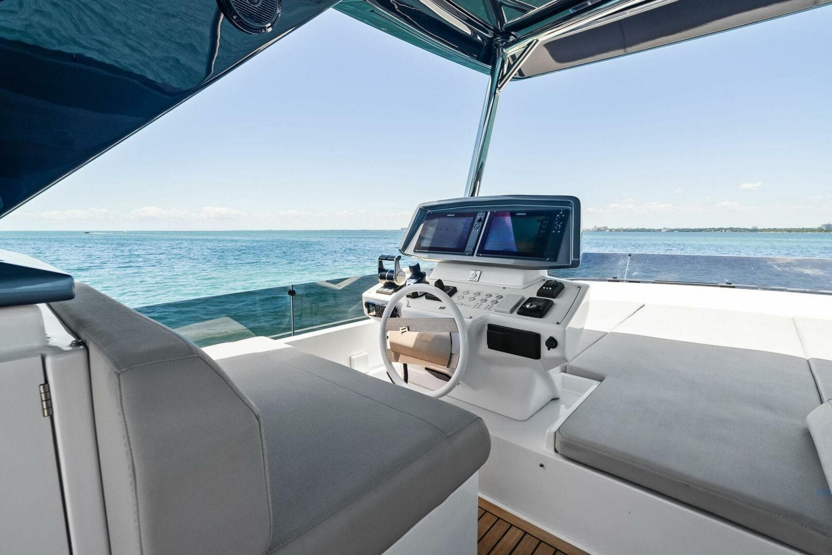 2023 Ferretti Yachts 670