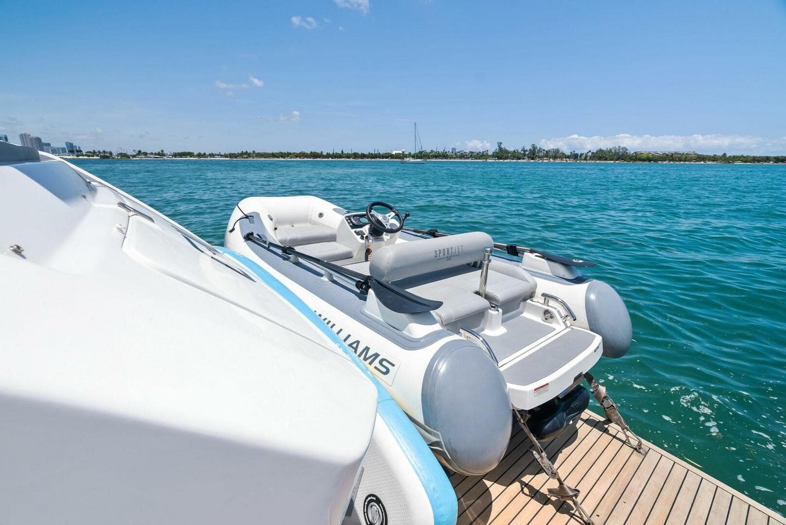 2023 Ferretti Yachts 670