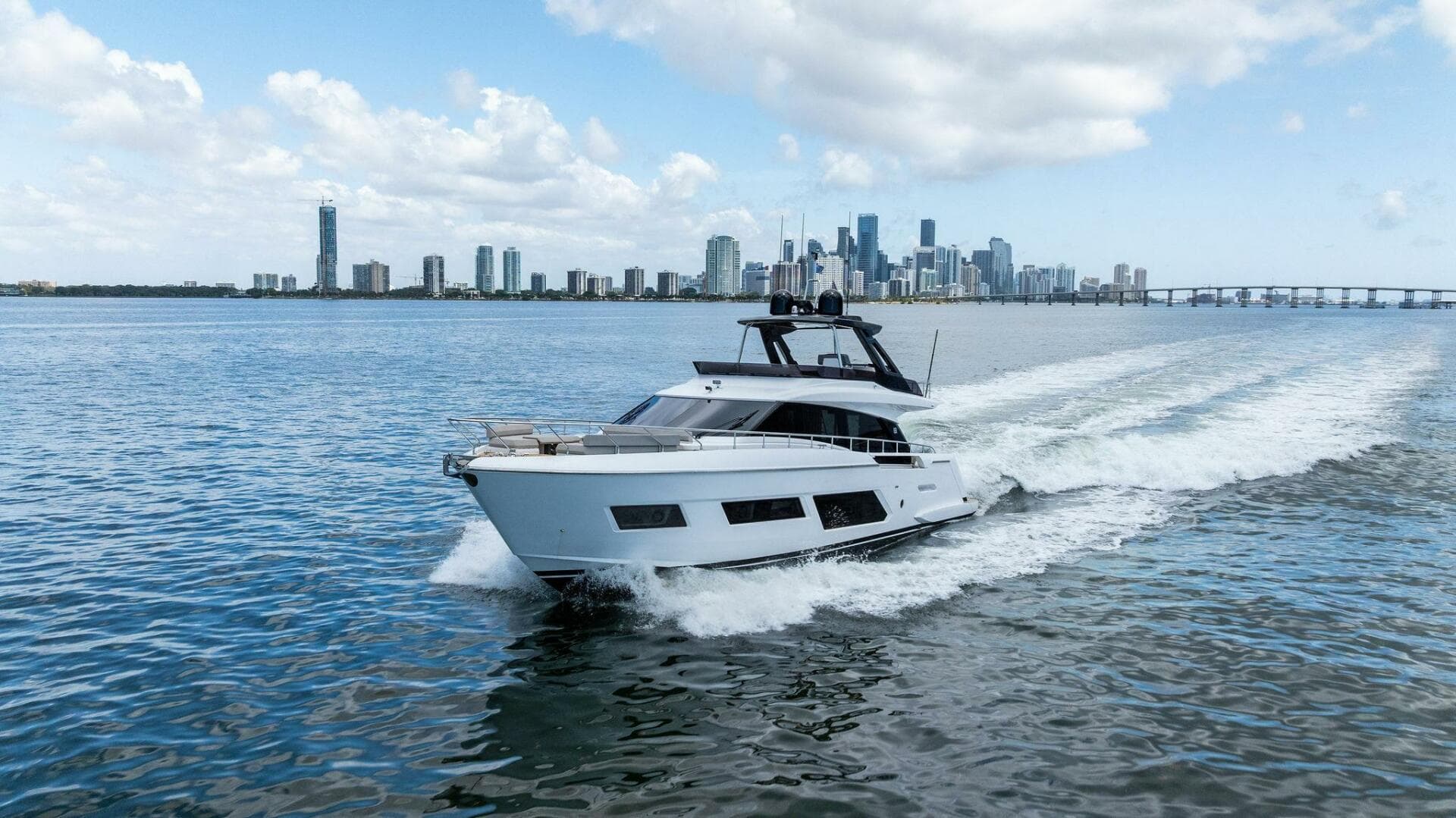 2023 Ferretti Yachts 670