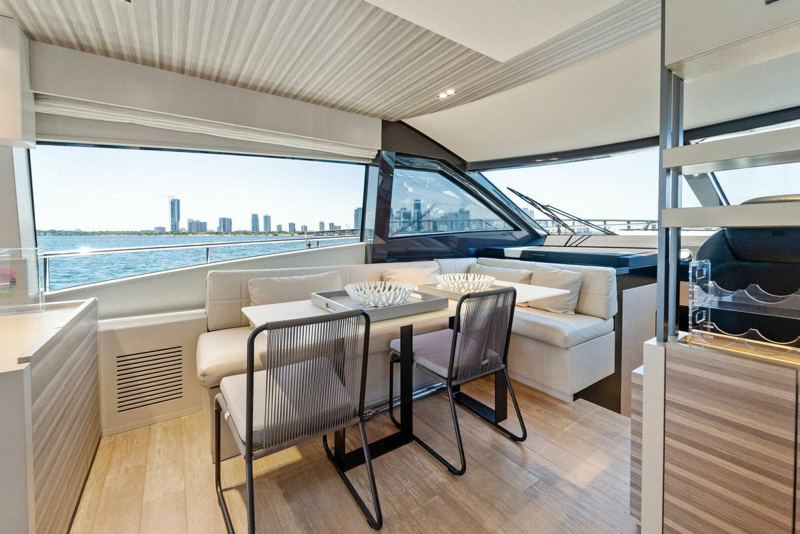 2023 Ferretti Yachts 670