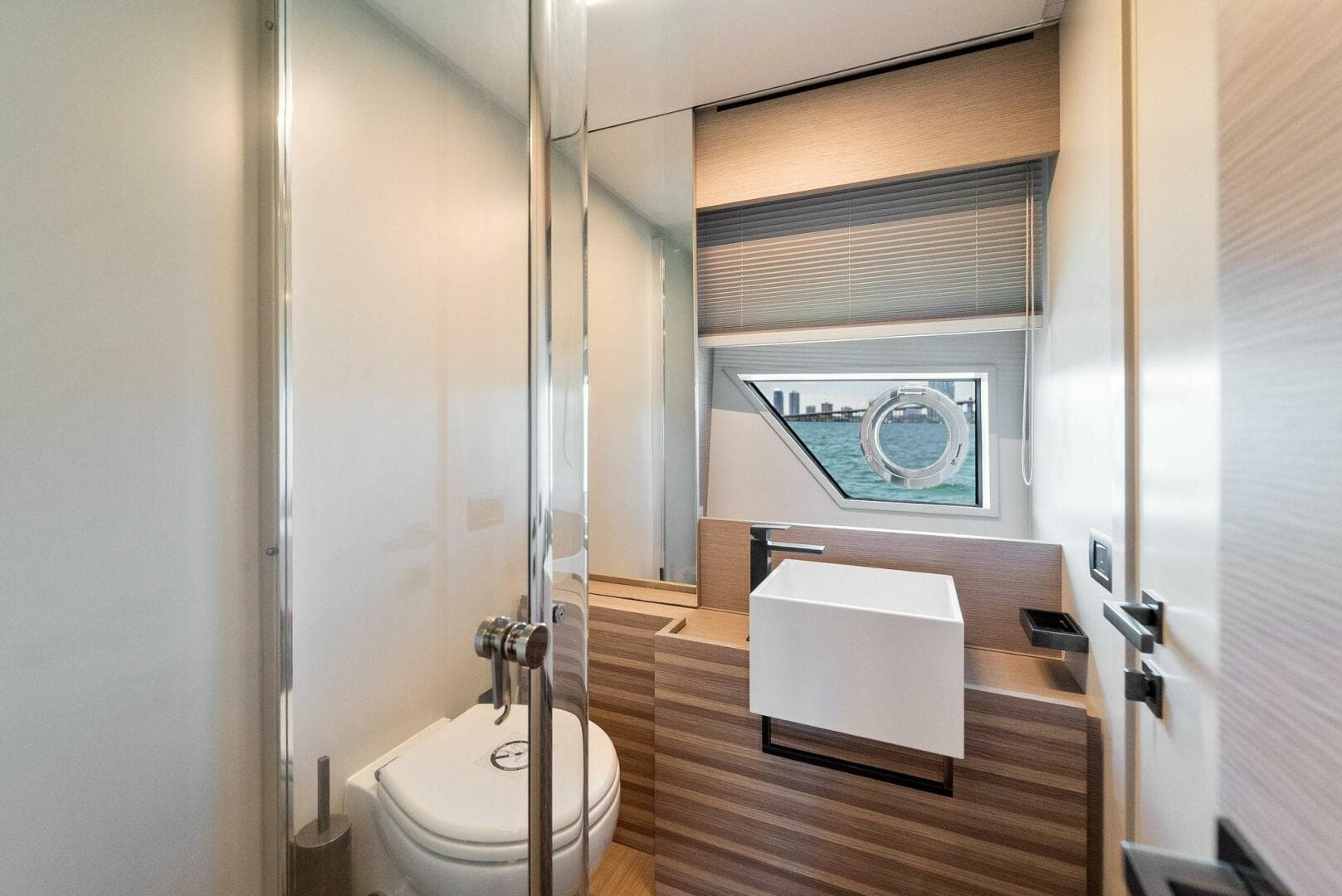 2023 Ferretti Yachts 670