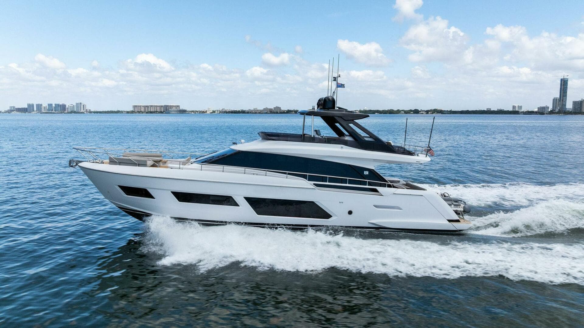 2023 Ferretti Yachts 670