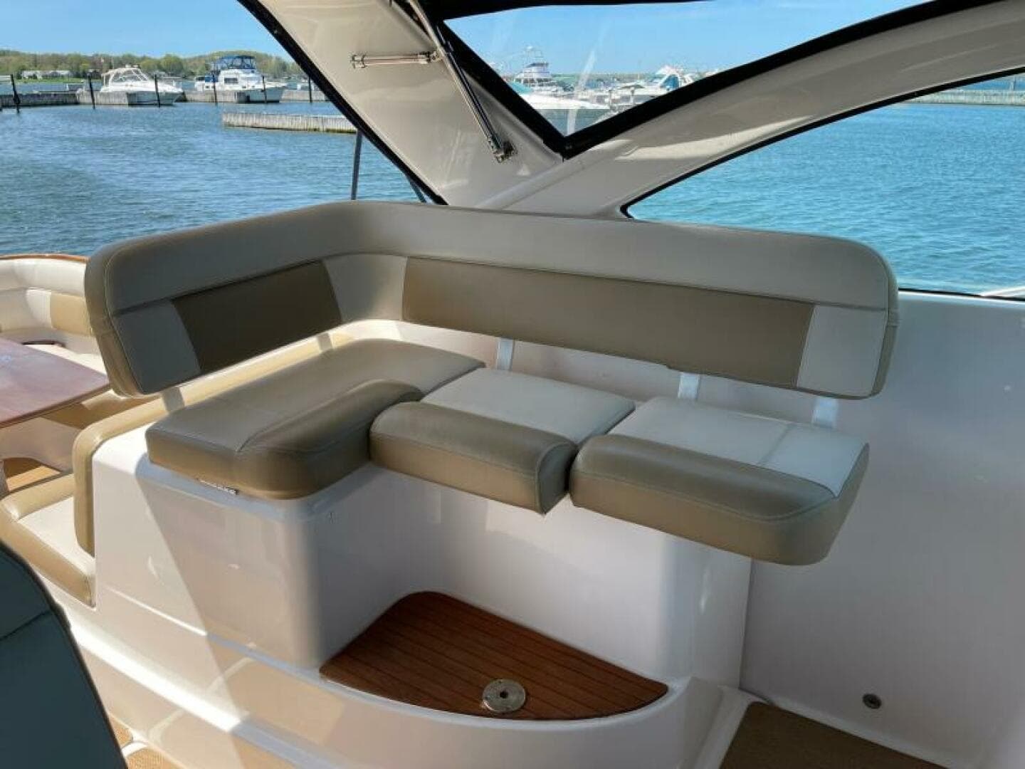 2012 Tiara Yachts 3100 Coronet
