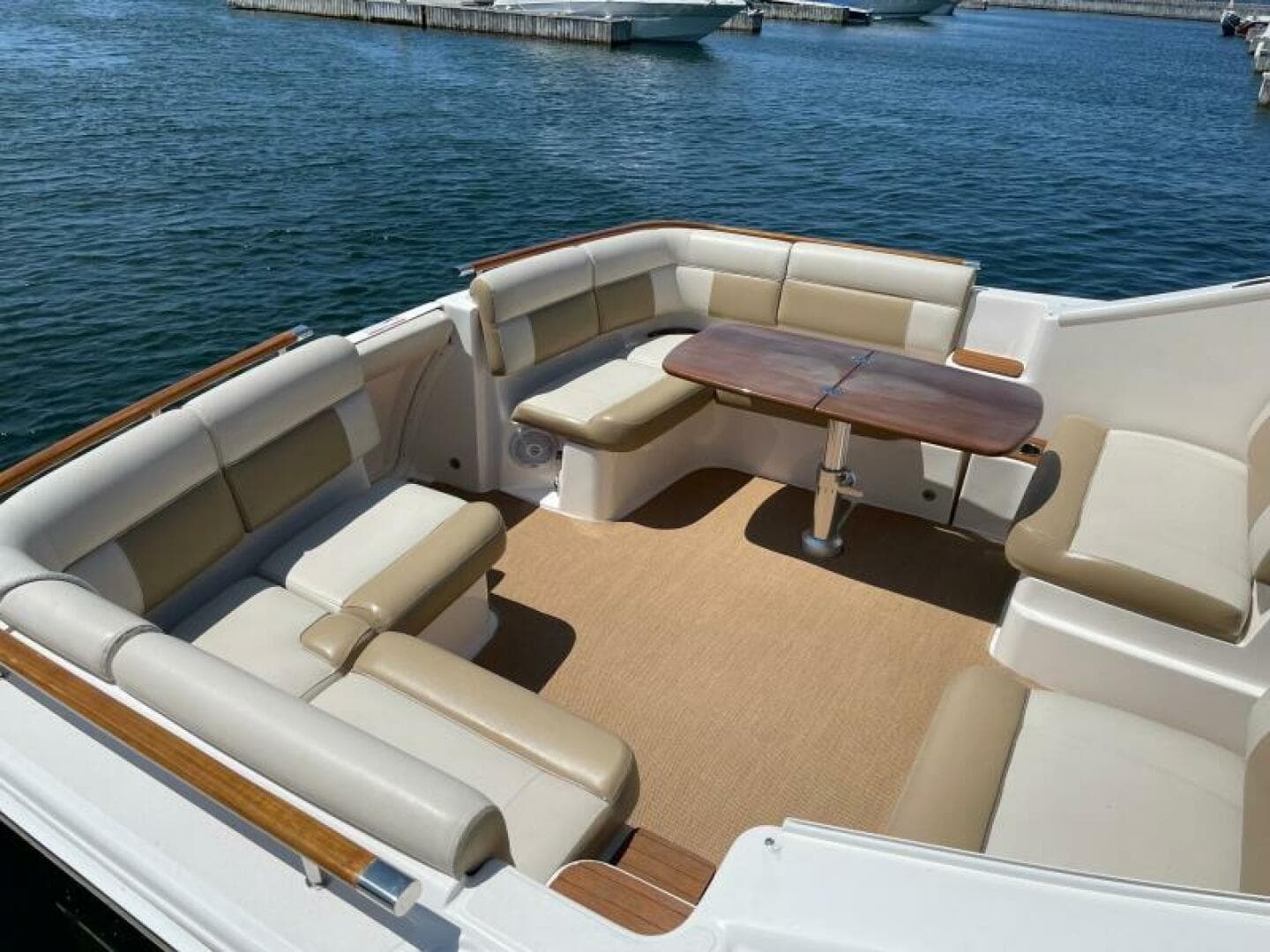 2012 Tiara Yachts 3100 Coronet
