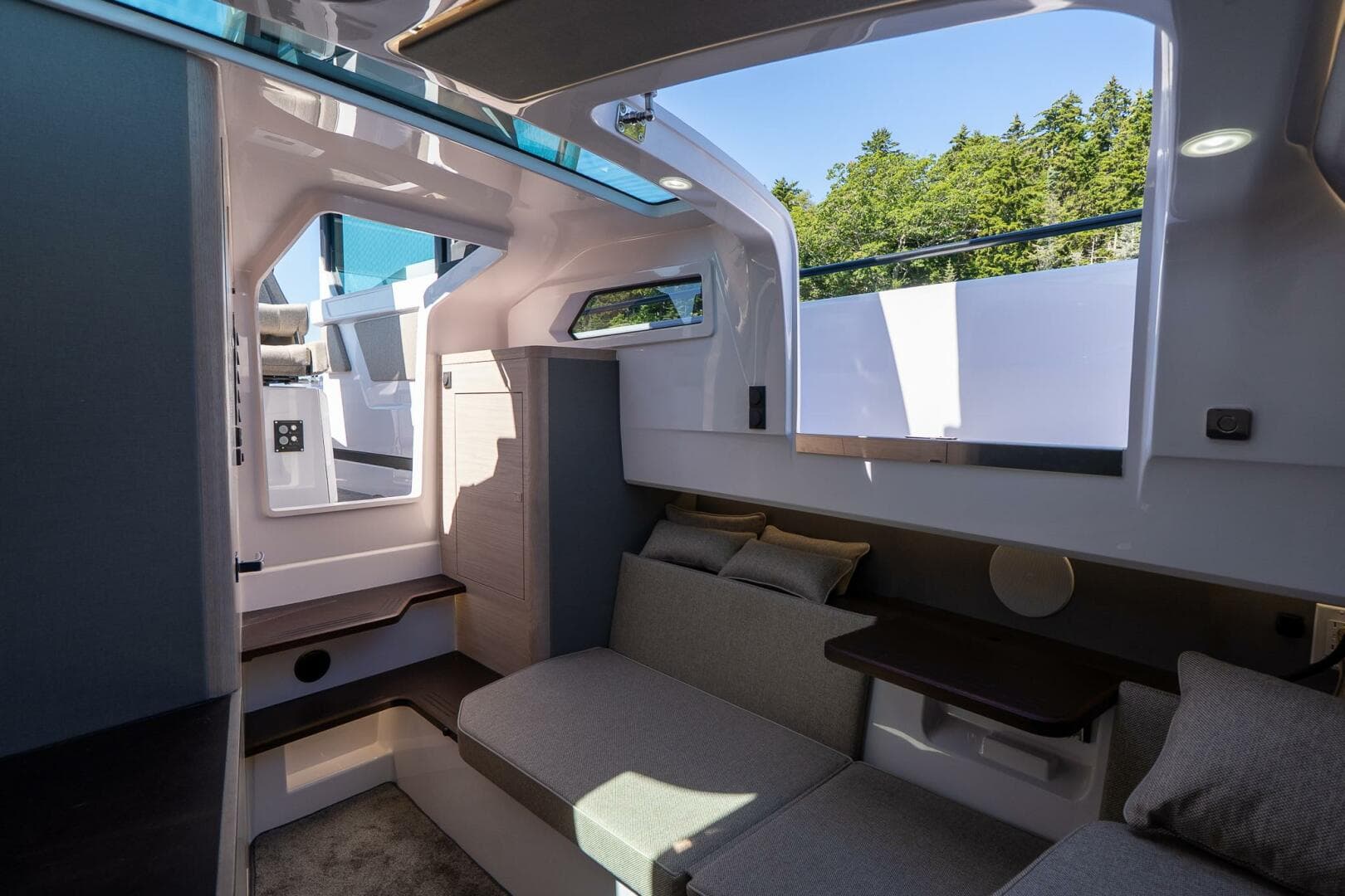 2025 Axopar Cross Cabin