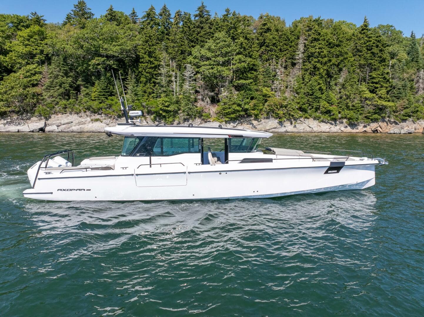 2025 Axopar Cross Cabin