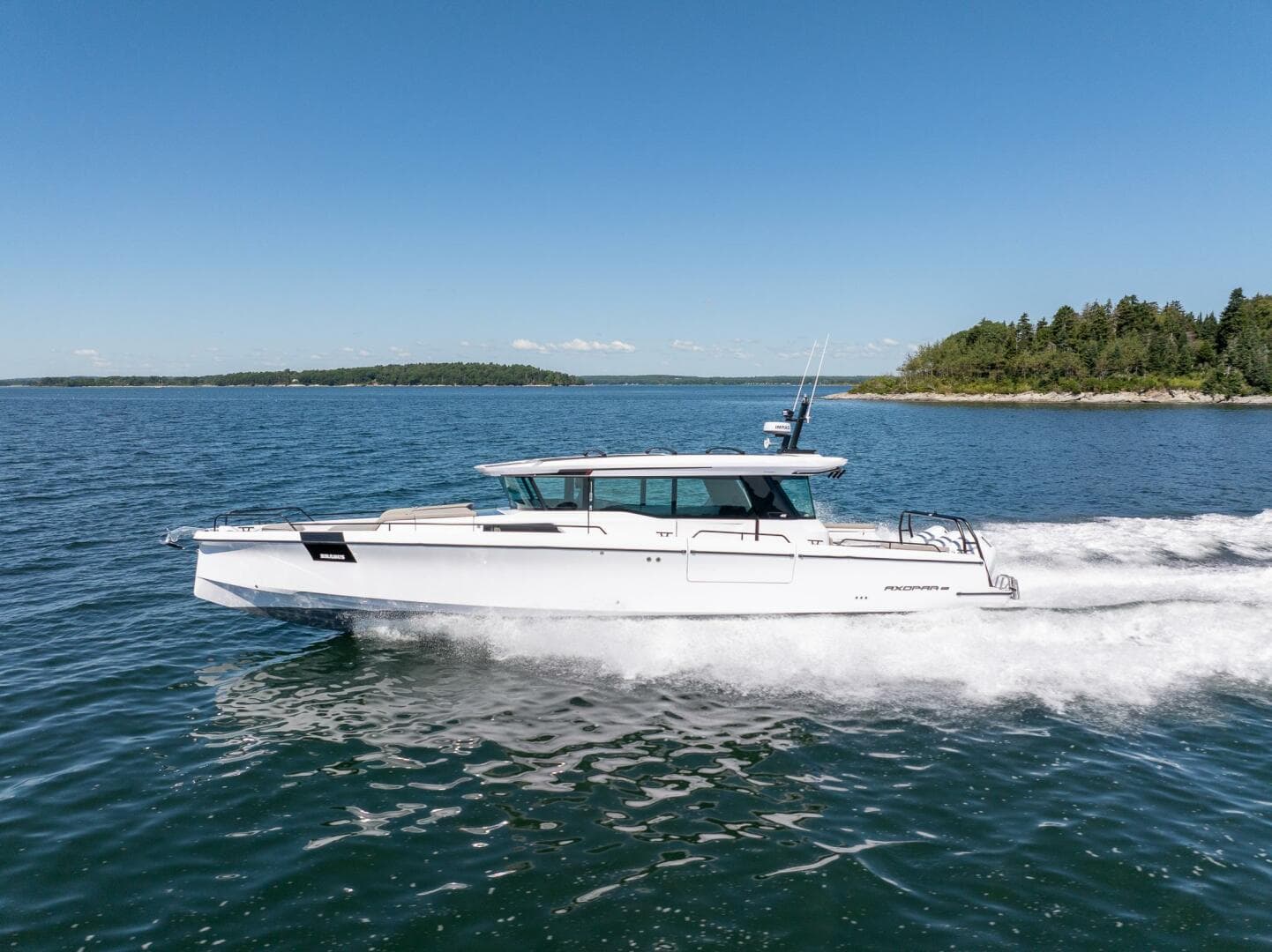 2025 Axopar Cross Cabin