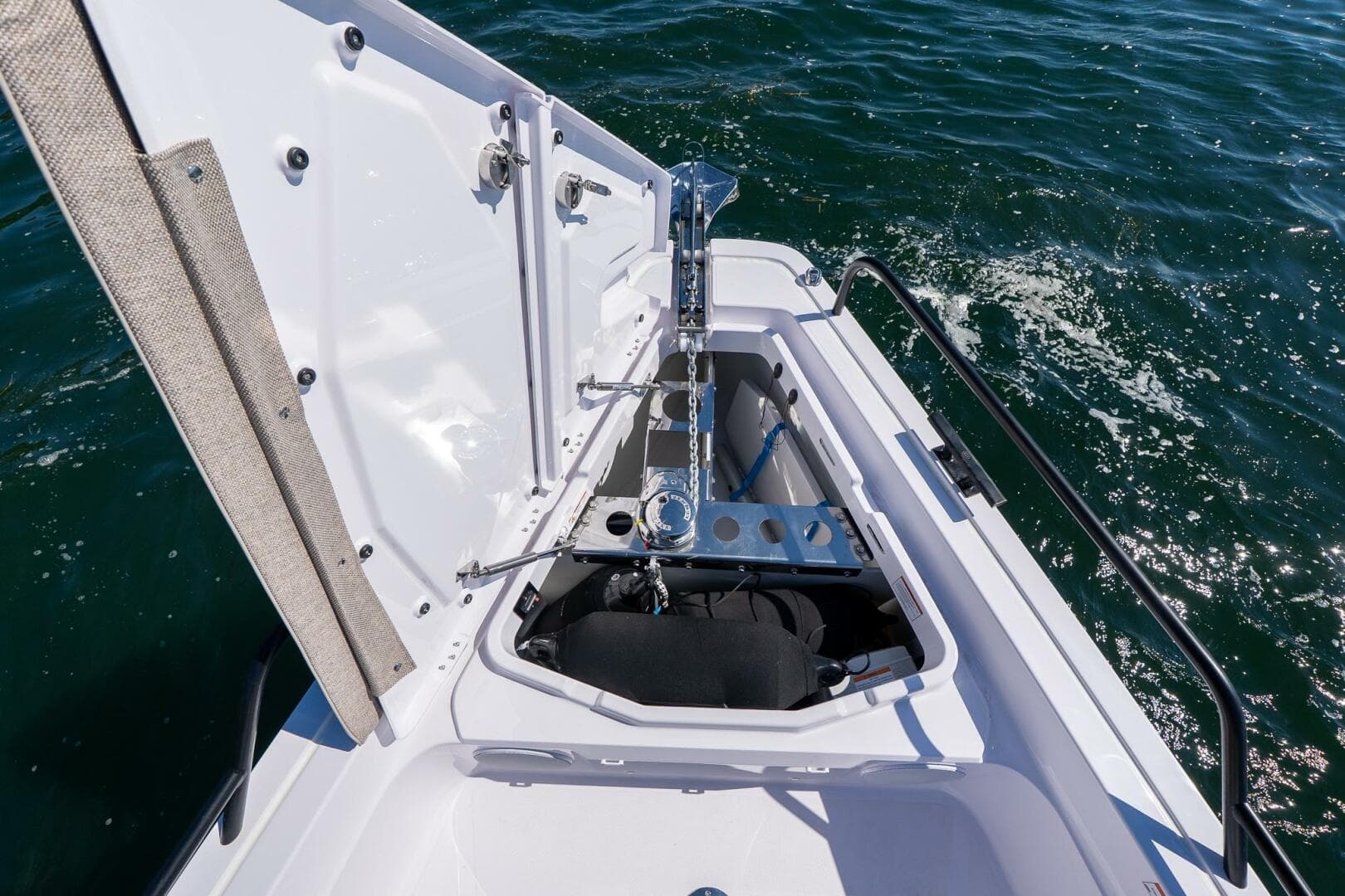 2025 Axopar Cross Cabin