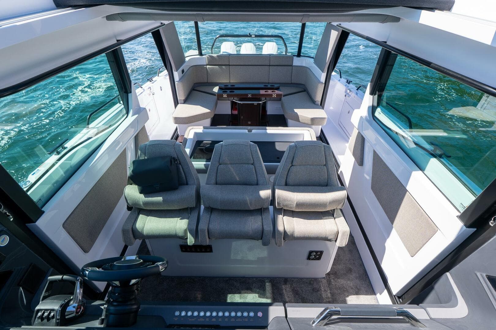 2025 Axopar Cross Cabin