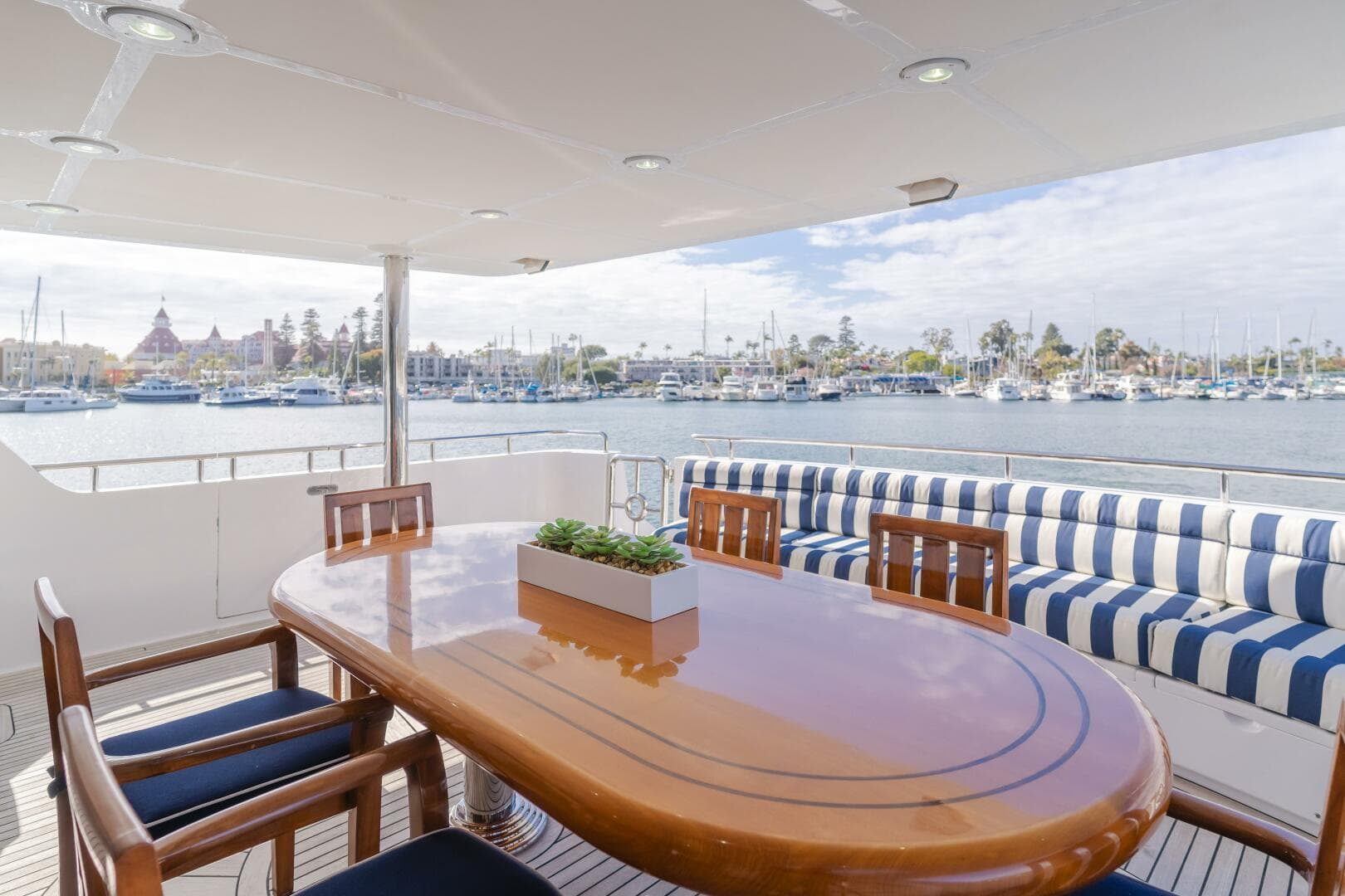 2011 President Sterling Tri-Deck