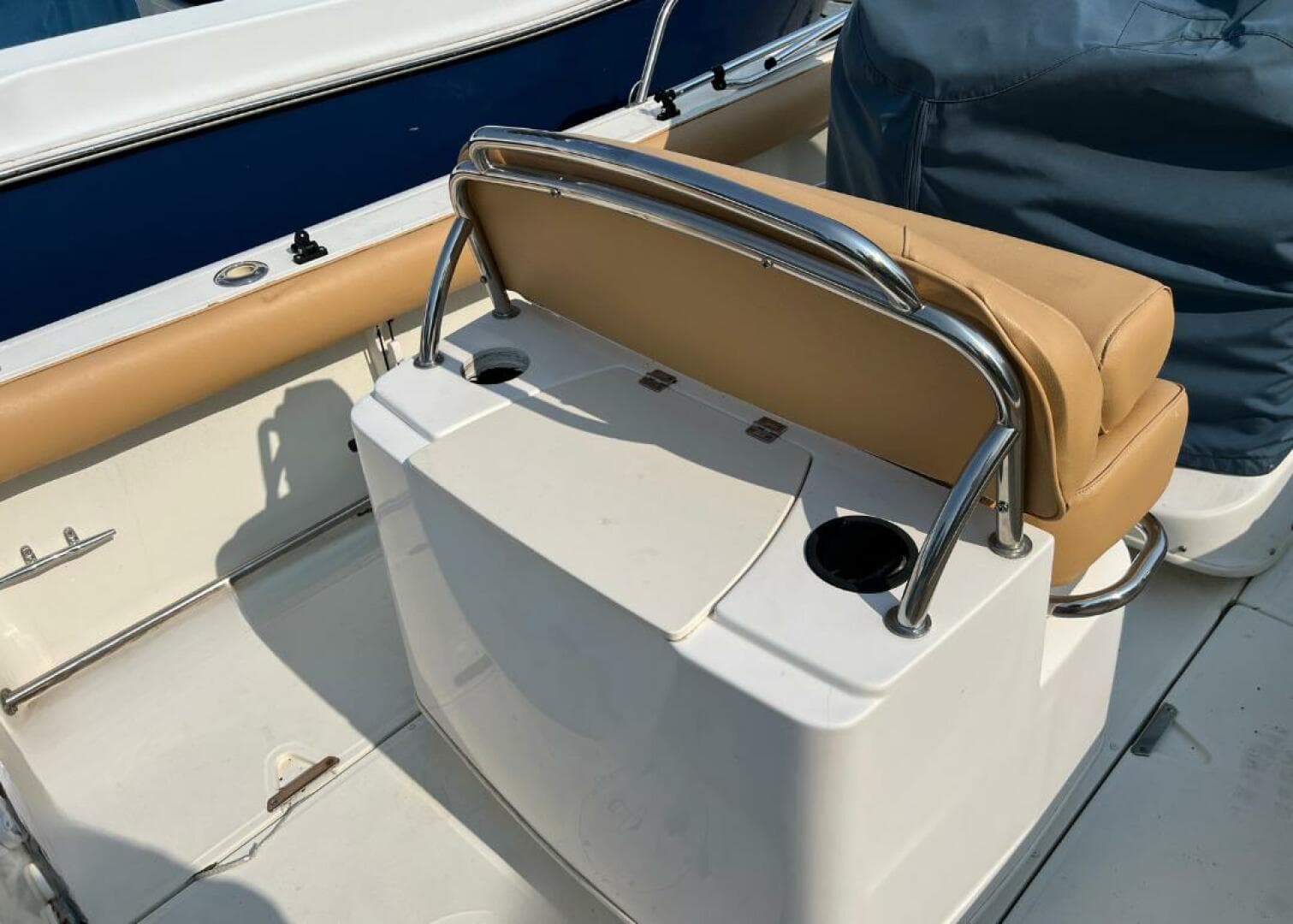 2004 Boston Whaler 210 Outrage
