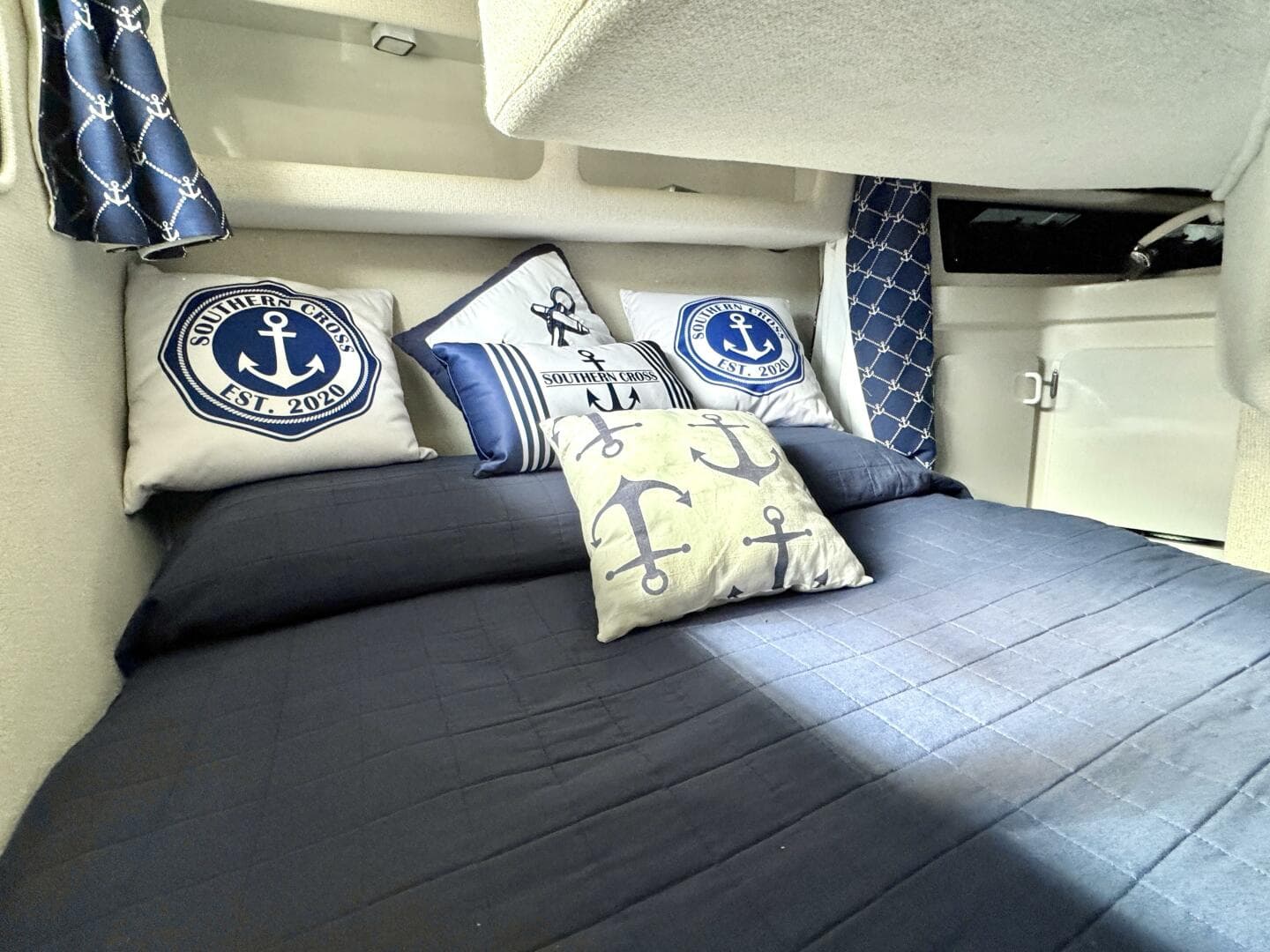 1994 Chaparral Signature 27 Cabin Cruiser