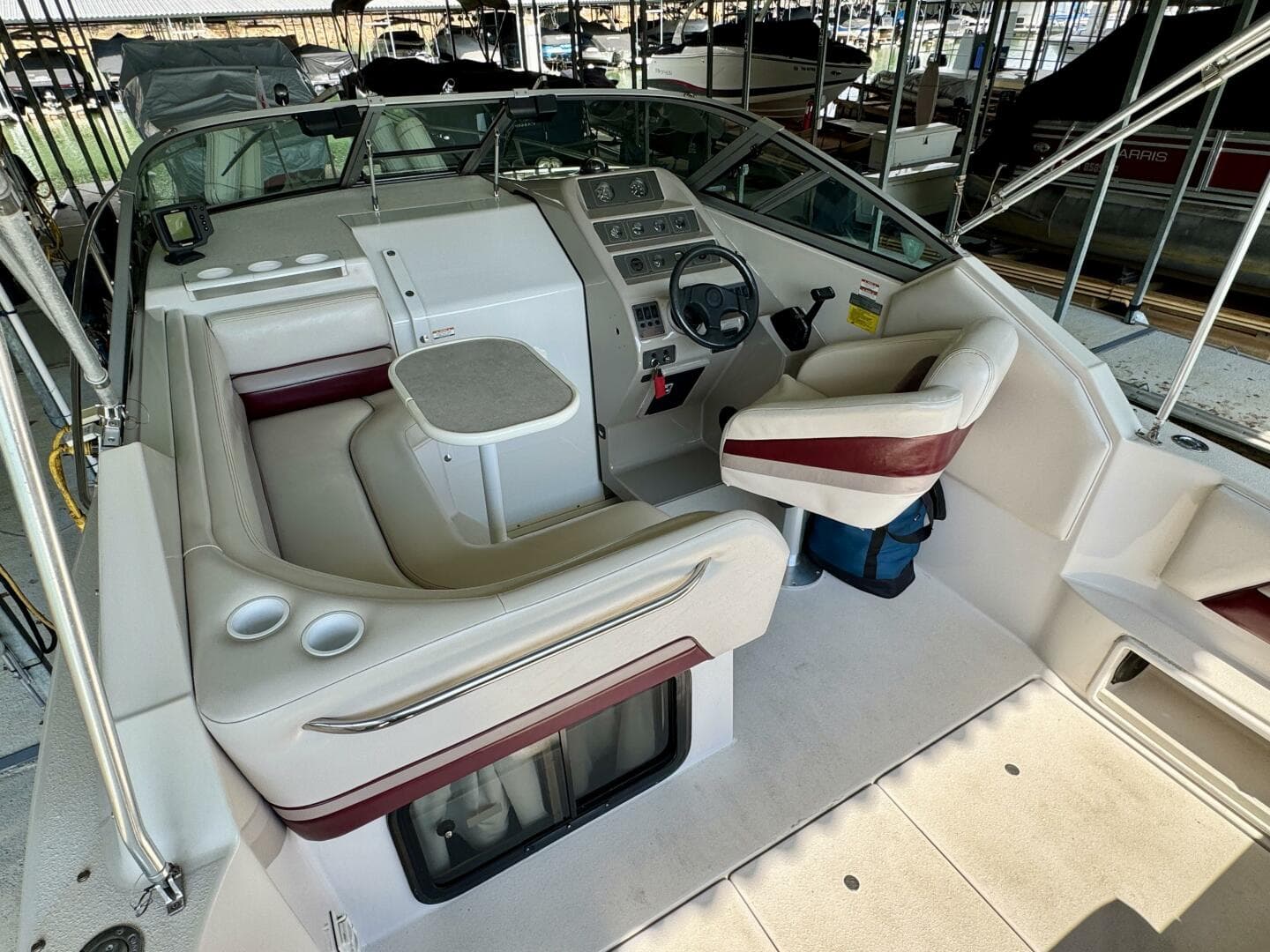 1994 Chaparral Signature 27 Cabin Cruiser