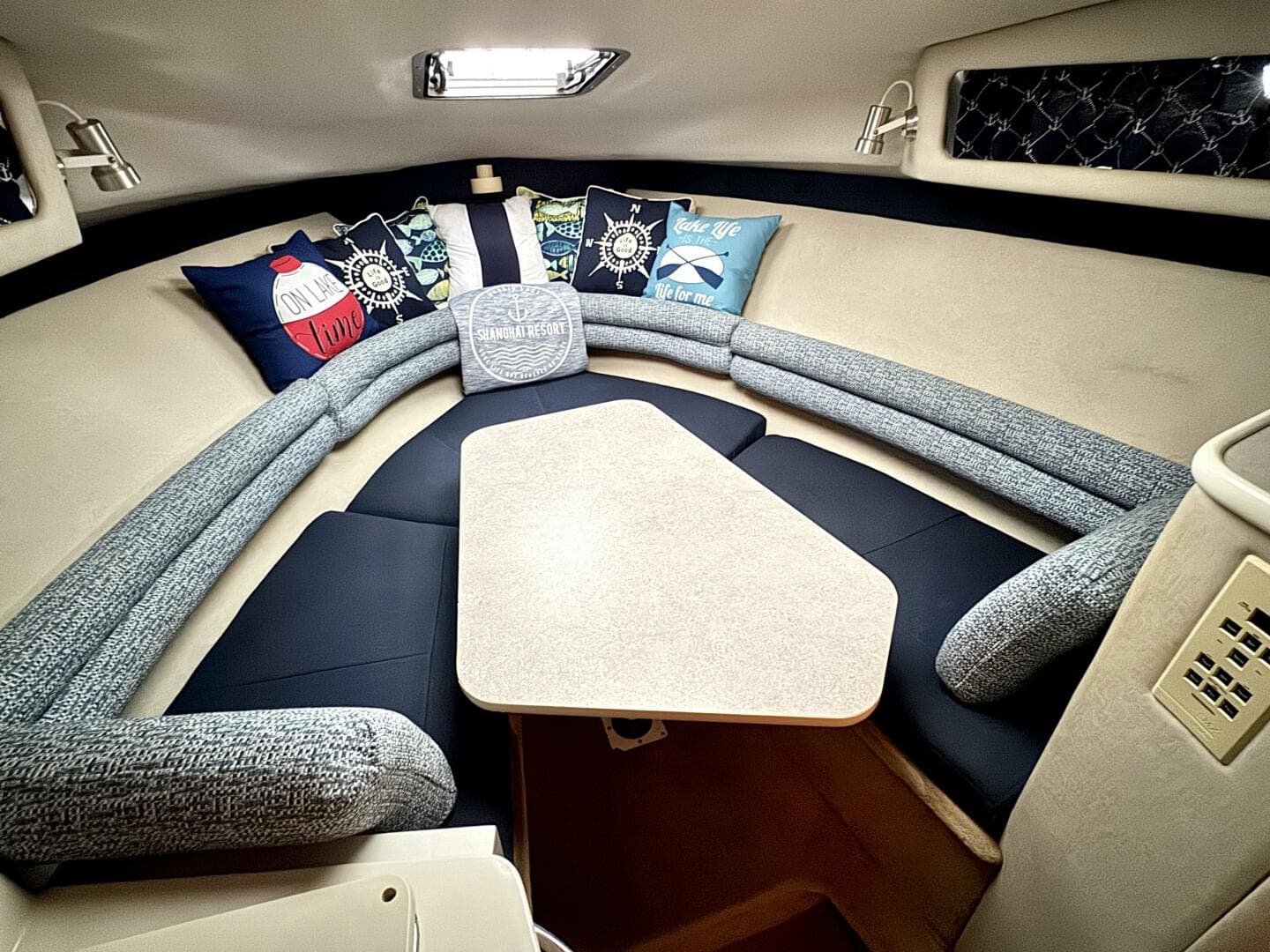 1994 Chaparral Signature 27 Cabin Cruiser