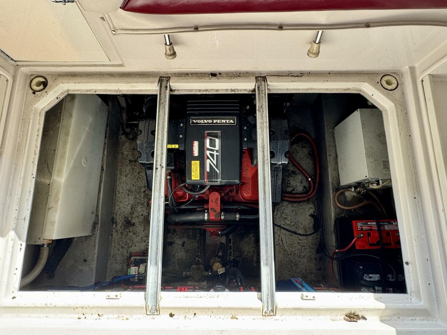 1994 Chaparral Signature 27 Cabin Cruiser