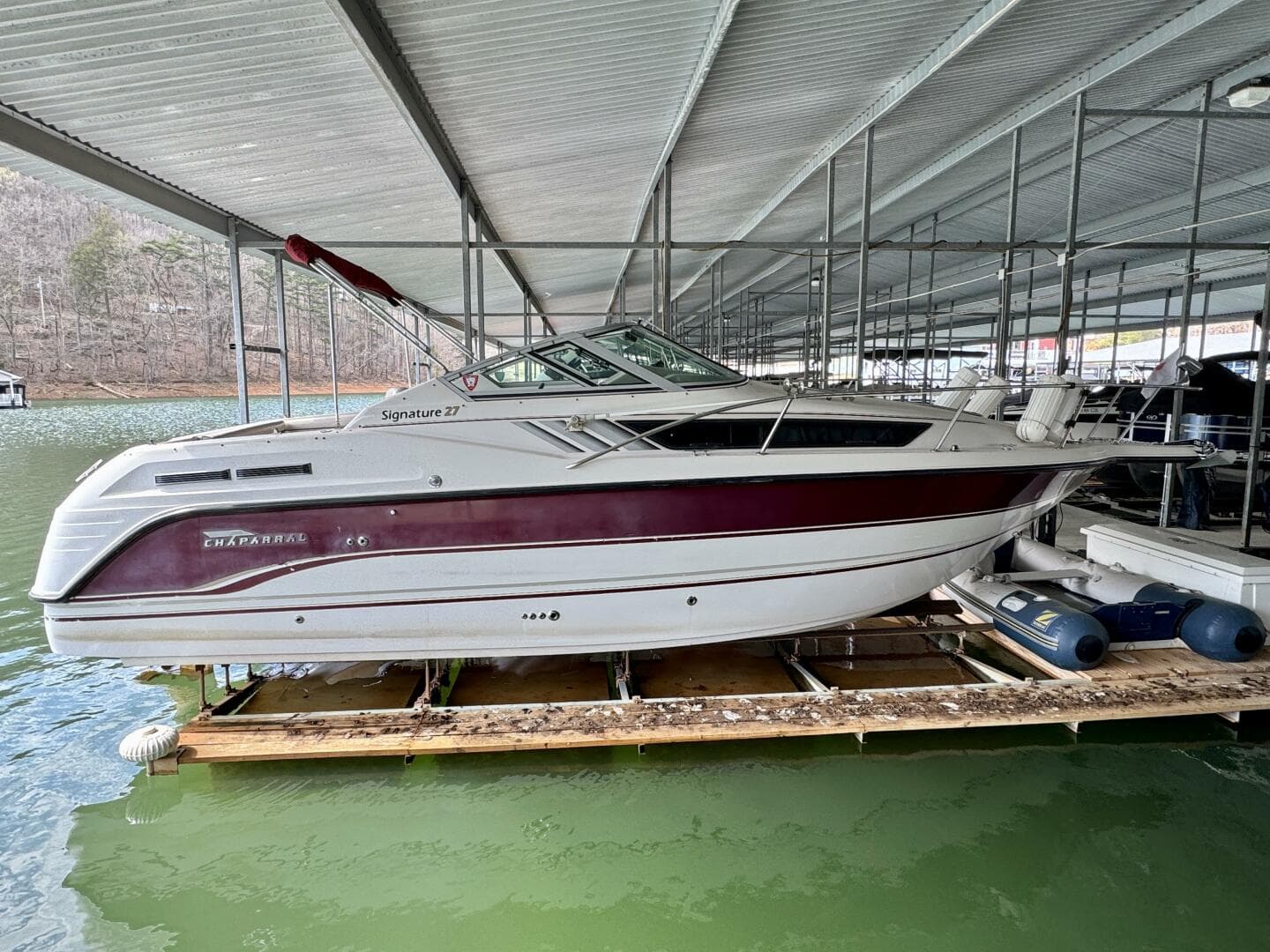 1994 Chaparral Signature 27 Cabin Cruiser