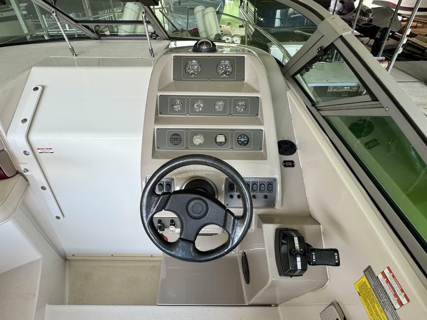 1994 Chaparral Signature 27 Cabin Cruiser