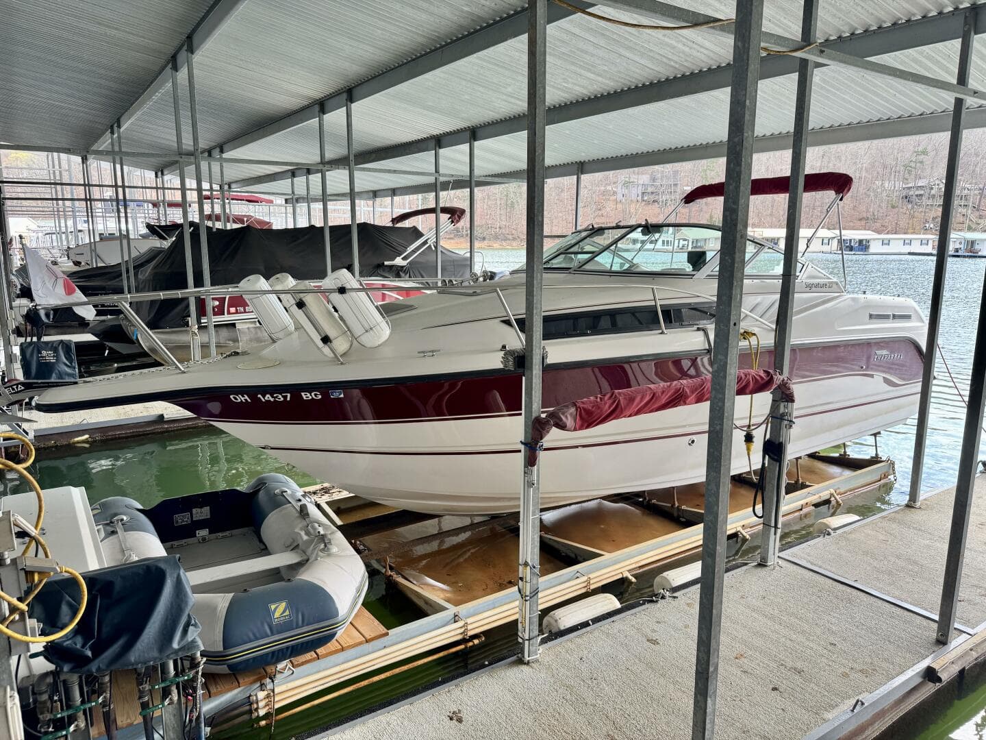 1994 Chaparral Signature 27 Cabin Cruiser