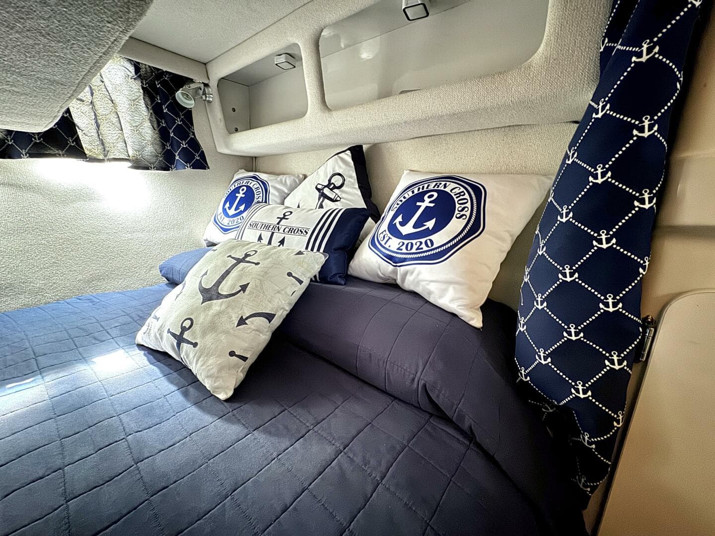 1994 Chaparral Signature 27 Cabin Cruiser