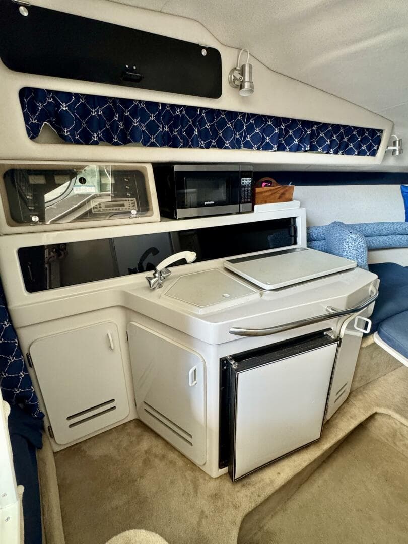1994 Chaparral Signature 27 Cabin Cruiser