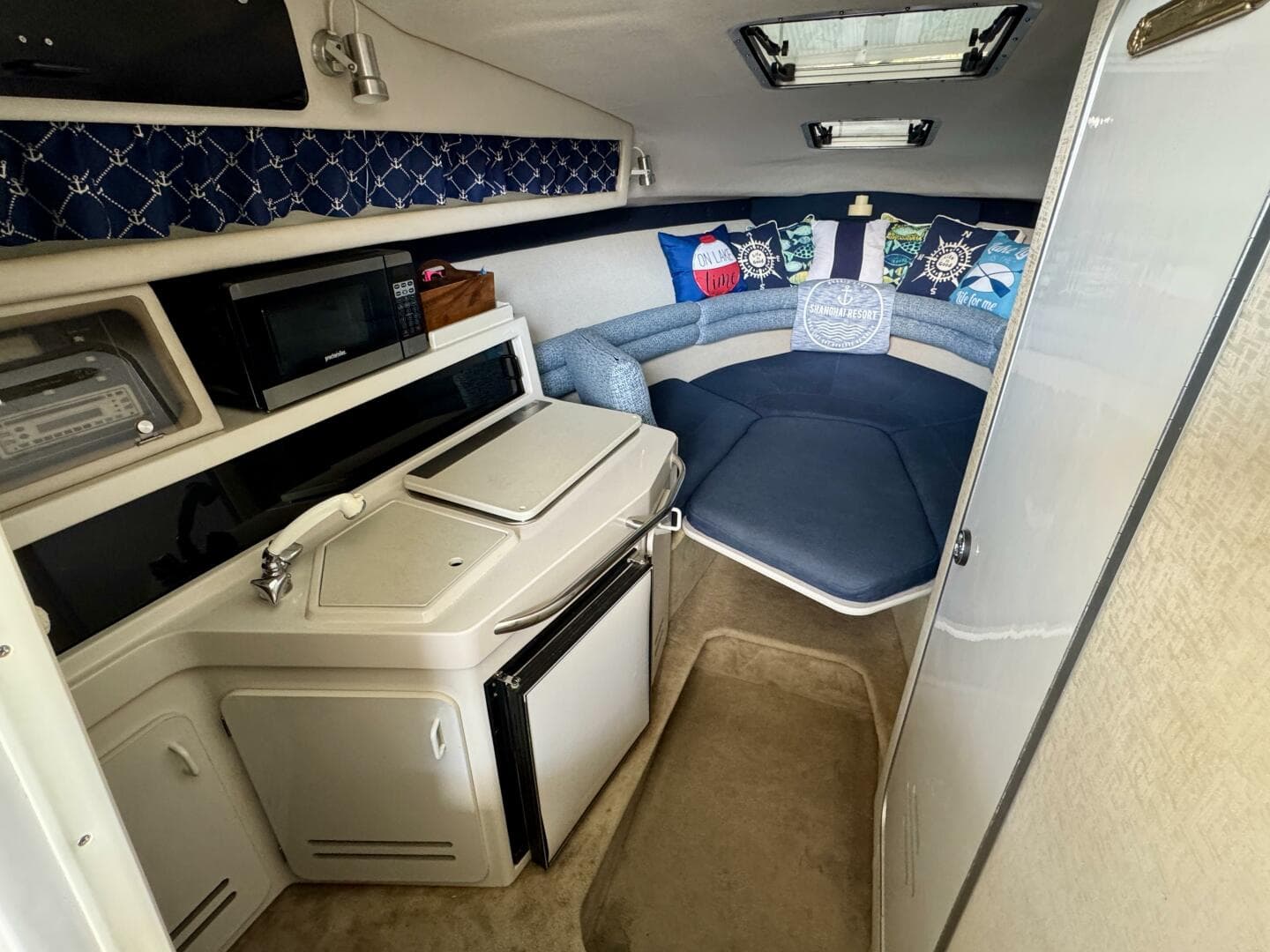 1994 Chaparral Signature 27 Cabin Cruiser