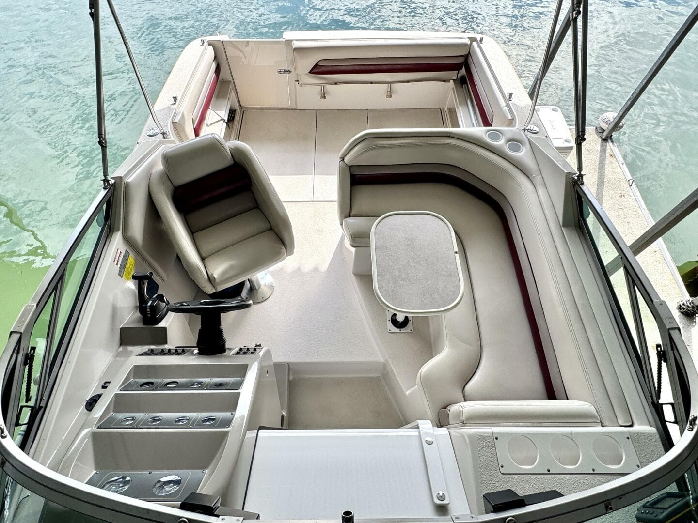 1994 Chaparral Signature 27 Cabin Cruiser