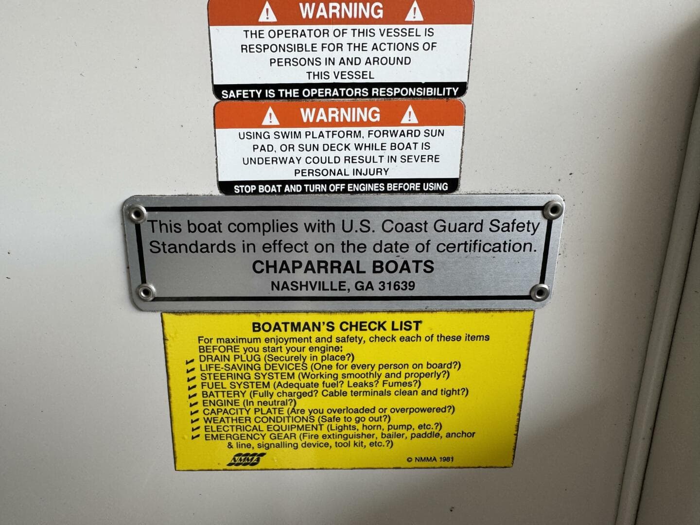 1994 Chaparral Signature 27 Cabin Cruiser