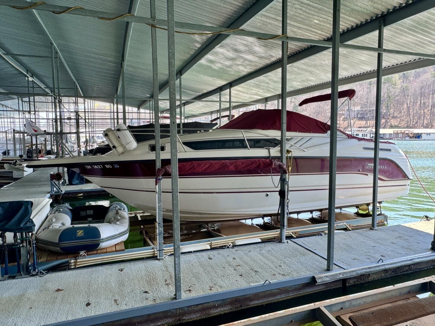 1994 Chaparral Signature 27 Cabin Cruiser