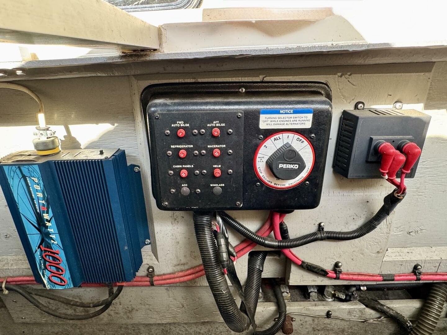 1994 Chaparral Signature 27 Cabin Cruiser